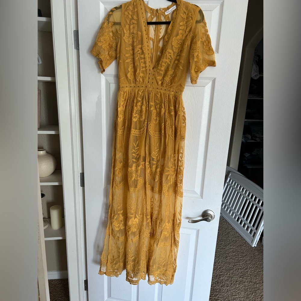 Socialite Mustard Lace Maxi Dress - Size Small